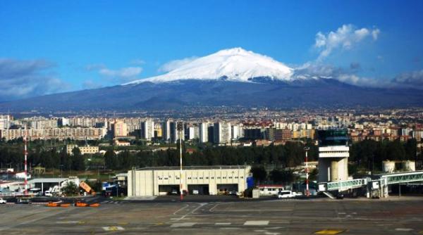 Un italian a vrut să scape de închisoare și a „fugit” în România. Polițiștii l-au prins la Aeroport