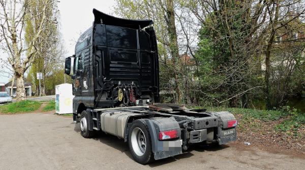 Rezultatul controalelor din Germania: "Drepturile șoferilor români de TIR, încălcate. Dorm în cabine, primesc salarii mici din care trebuie să plătească toaletele și dușurile"