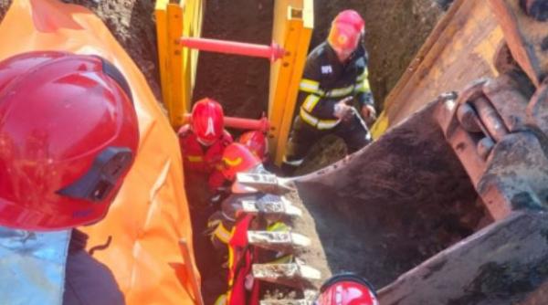 Un muncitor, care lucra la o canalizare, și-a pierdut viața. Bărbatul a fost înghițit de un mal de pământ, în județul Maramureș