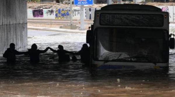 Imaginile dezastrului din Grecia. Inundațiile de coşmar din Corfu au distrus sate întregi și au lăsat mii de oameni pe drumuri