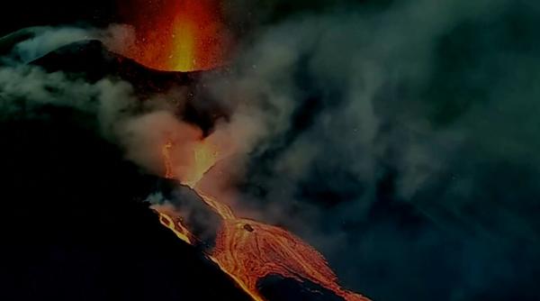 Spania. Insula La Palma, zguduită de 42 de cutremure într-o singură zi. Vulcanul continuă să erupă