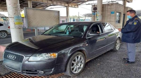 Dosar penal pentru un șofer român, oprit la frontieră. Bărbatul conducerea un autoturism cu număr de înmatriculare fals  