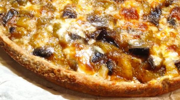 Plăcintă rustică cu vinete și ardei. O adevărată delicatesă cu doar 130 de calorii