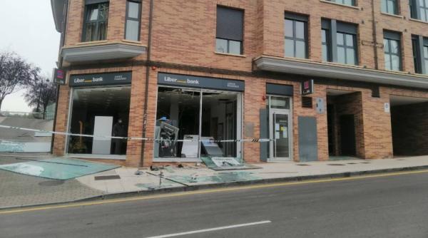 Românii care au semănat haos într-un oraș din Spania, după ce au aruncat în aer o bancă, capturați: Listă lungă de infracțiuni în toată țara