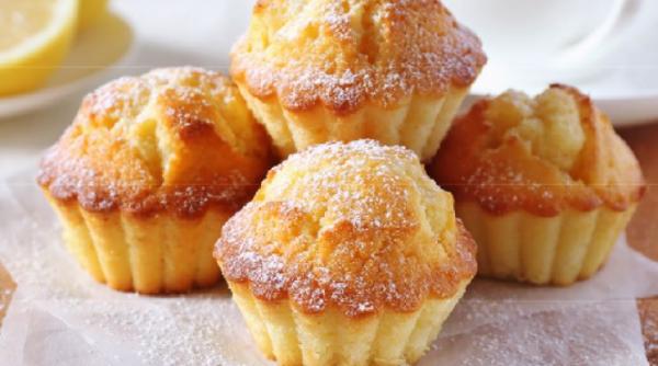 Brioșe pufoase cu ricotta, portocale și lămâi. Ușor de făcut și extrem de delicioase. Doar 90 de calorii pentru o porție