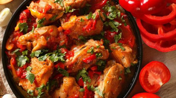 Cum prepari carnea de pui în stil roman. Cea mai apetisantă rețetă cu piept de pui