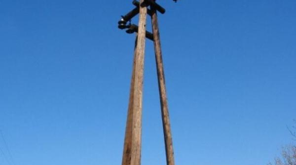 Doi tineri au furat patru stâlpi de telecomunicaţii în Botoșani. Cei doi hoți le-au spus polițiștilor ce aveau de gând să facă cu prada