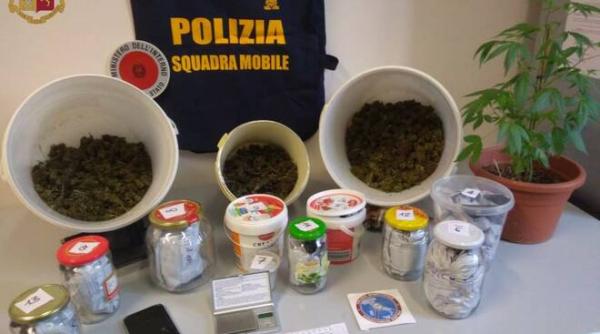 Italia.Un român ascundea drogurile în bucătărie. Carabinierii i-au controlat toată casa