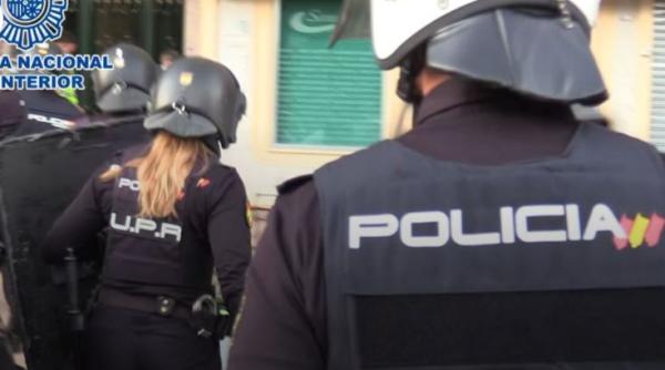 Spania. Două clanuri de români și-au forțat copiii să jefuiască bătrânii, care scoteau bani de la bancomat. Zeci de conaționali, arestați