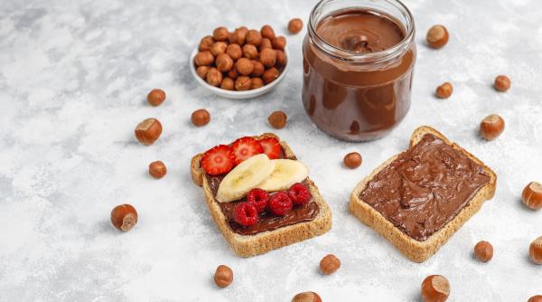 Nutella făcută acasă: Demențiala cremă de ciocolată cu alune, varianta dietetică, gata într-un minut și cu doar 90 de kilocalorii