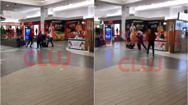 Români, scandal într-un mall: Nu au vrut să poarte mască și nici să prezinte dovada că s-au vaccinat