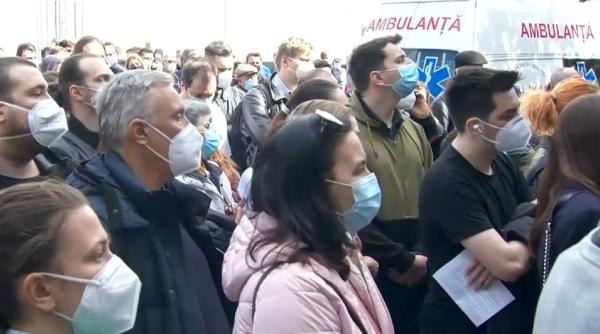 Românii au luat cu asalt centrele de vaccinare. Record de persoane care s-au imunizat cu prima doză