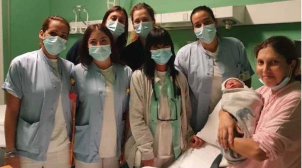 Povestea Marianei, românca ce tocmai a adus pe lume al nouălea copil, impresionează Italia: "Dacă va veni și al zecelea, va fi o bucurie"