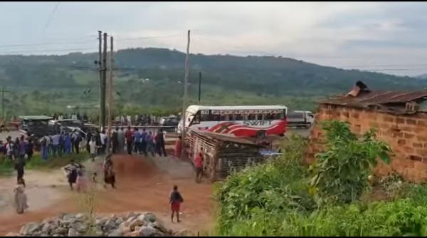 Cel puţin doi morţi şi mai mulţi răniţi în explozia unui autobuz