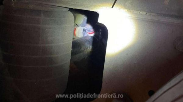 Un tânăr a circulat, din Turcia până la Giurgiu, ascuns pe osia unei semiremorci. Pasagerul clandestin dorea să ajungă în Anglia