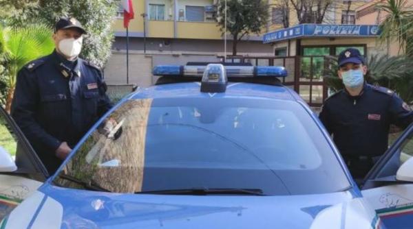 Italia. Româncă, amenințată cu un cuțit de iubitul gelos: „Închide gura sau te fac bucățele!“