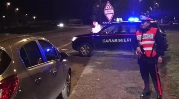 Scenă violentă pe o stradă din Roma: un român a încercat să ucidă un carabinier, iar polițiștii au deschis focul