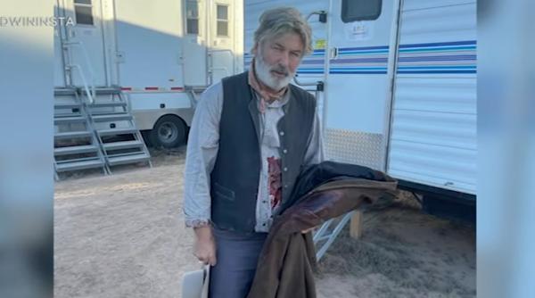 Zeci de probe, inclusiv gloanțe reale, colectate de pe platoul de filmare unde Alec Baldwin a împușcat doi oameni