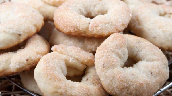 Biscuiți cu vin alb, ies atât de fragezi încât se topesc în gură. O rețetă din Lazio populară în Italia