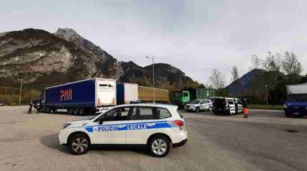 Italia. Șofer român de tir, amendat cu 5.000 de euro. Bărbatul a încălcat mai multe norme obligatorii