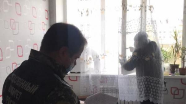 O mamă și-a aruncat fetița de 4 ani pe fereastră. Disperat, frățiorul mai mare o ruga pe femeie să se oprescă