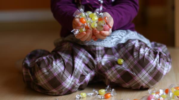 Spania, măsuri dure de luptă împotriva obezităţii infantile: Reclamele la dulciuri, interzise