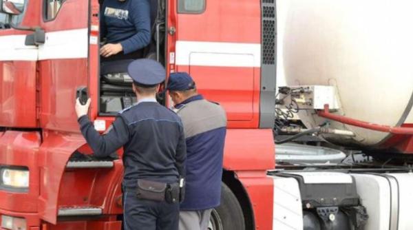 Poliția de Frontieră: Restricţii de trafic pentru camioane în Ungaria. Șoferii de TIR, obligați să staţioneze în parcările amenajate