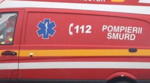 O fetiță româncă, de doar 3 ani, s-a prăbușit de la etajul patru al unui bloc