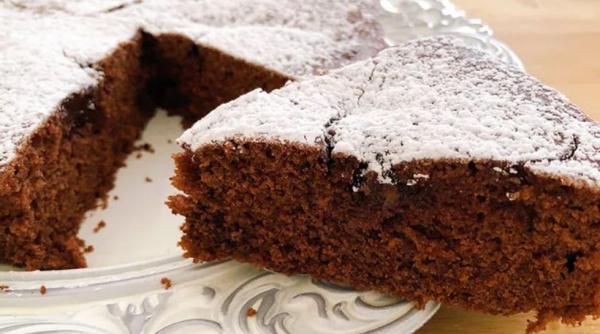 Prăjitura rapidă cu cacao și Nutella, la cuptorul cu microunde. Fără ouă și fără unt, este gata în 8 minute