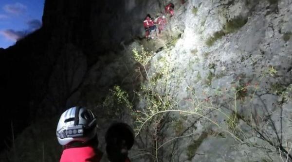 Accident în munții Bucegi. Un bărbat s-a prăbuşit o sută de metri într-o prăpastie  