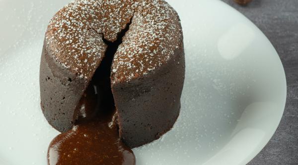 Lava Cake, sau tortul de ciocolată topită. O rețetă simplă și delicioasă care se topește în farfurie