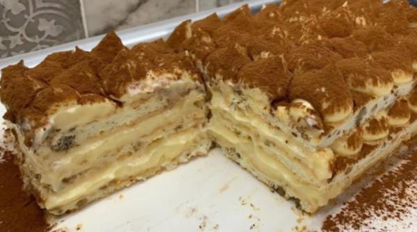 Prăjitură fără făină, ulei și praf de copt. Delicios și cremos, desertul are un singur minus: Se termină repede de pe masă 