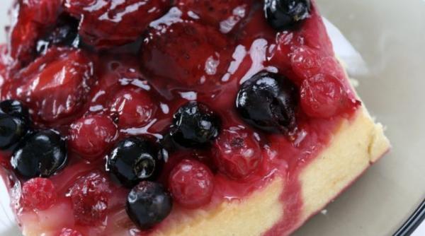 Chec cu fructe de pădure. Fără făină și fără lapte cu doar 130 de calorii. Un deliciu culinar, gata in 30 de minute