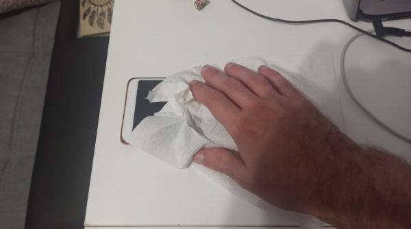 Italia. Tânără româncă arestată după escrocheria cu metoda „hârtia”