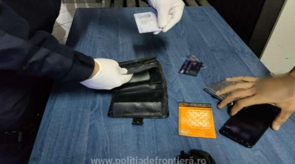Român, care mergea în Olanda, oprit în vamă. Bărbatul care ascundea în portofel două acte false a dat vina pe un amic