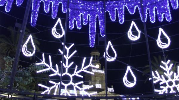 Spania. Crăciunul a venit cu două luni mai devreme într-un oraș din Malaga. Un român, vânzător ambulant: Un gest minunat, după pandemie