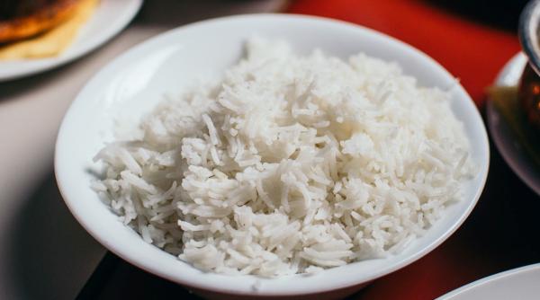 De ce să pui o cană cu orez în şifonier. Cele mai populare trucuri cu orez