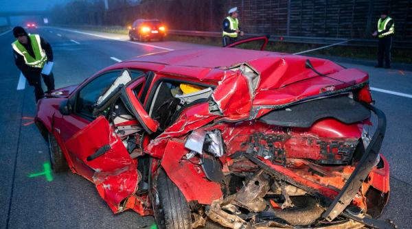Austria. Român, mort într-un accident cumplit. Mașina în care era este de nerecunoscut