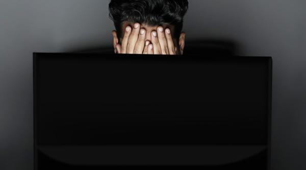 Concediu fără plată sau telemuncă pentru angajații care nu au certificat verde. Ce țară instituie această regulă?