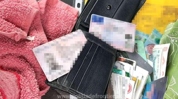 Microbuz, oprit la intrarea în România. Un pasager a fost dat jos și interogat. Bărbatul s-a ales cu dosar penal pe loc