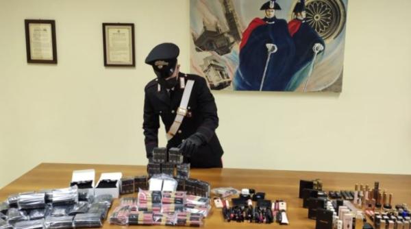 Italia. Un român a jefuit firma la care lucra. Bărbatul a sustras produse cosmetice de 50.000 de euro