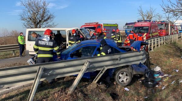 Microbuz cu români, accident teribil în Bihor. Un copil de 6 ani a murit. Încă cinci victime - FOTO