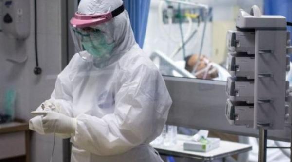 O nouă escrocherie prin „metoda COVID”. Falși medici pretind sume uriașe pentru spitalizarea rudelor bolnave