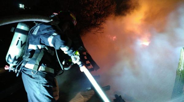 Incendiu lângă calea ferată din Târgu Mureș: O persoană a murit carbonizată