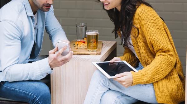 Spania. „Povestea de dragoste” a unei românce, pe Tinder, s-a încheiat cu o escrocherie de peste 400.000 de euro