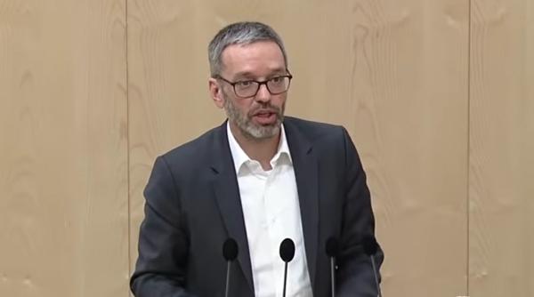 Liderul antivaccinist al extremei drepte austriece are COVID-19