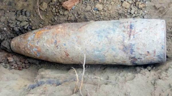 Un tânăr din Iași a rămas fără o mână și fără un ochi după ce a încercat să găurească o bombă cu bormașina