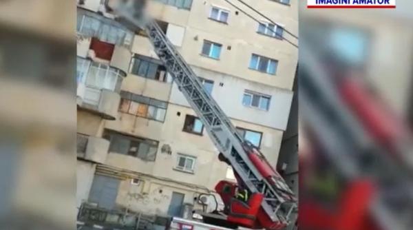 Copiii sechestrați de pedofilul din Galați, scoși de pompieri pe geam: Au fost drogați și abuzați