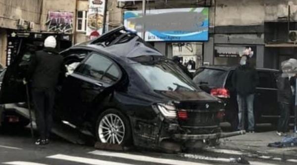 Şoferul, care a intrat cu maşina într-un semafor pe bulevardul Magheru din Capitală, reţinut de procurori