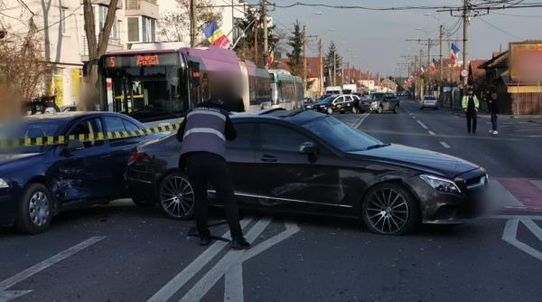 Trei români, răniți în urma coliziunii între trei mașini. Șoferul care a provocat accidentul era beat